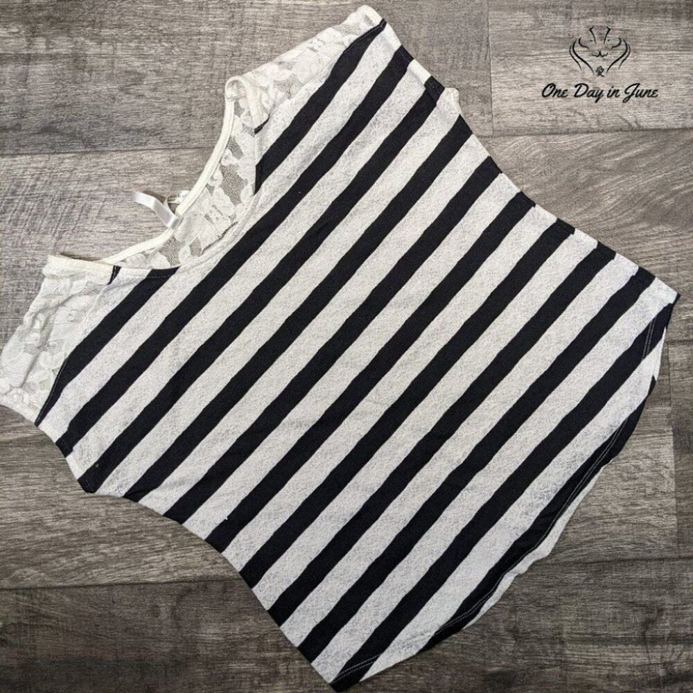 Bobbie Brooks Women's Lace Accent Short Sleeve Striped Top Size M